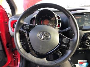 Gebruikte Schakelaar Stuurkolom (licht) Toyota Aygo (B40) 1.0 12V VVT-i Prijs op aanvraag aangeboden door Gebr Opdam B.V.