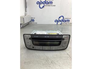 Gebruikte Radio CD Speler Toyota Aygo (B10) 1.0 12V VVT-i Prijs € 50,00 Margeregeling aangeboden door Gebr Opdam B.V.