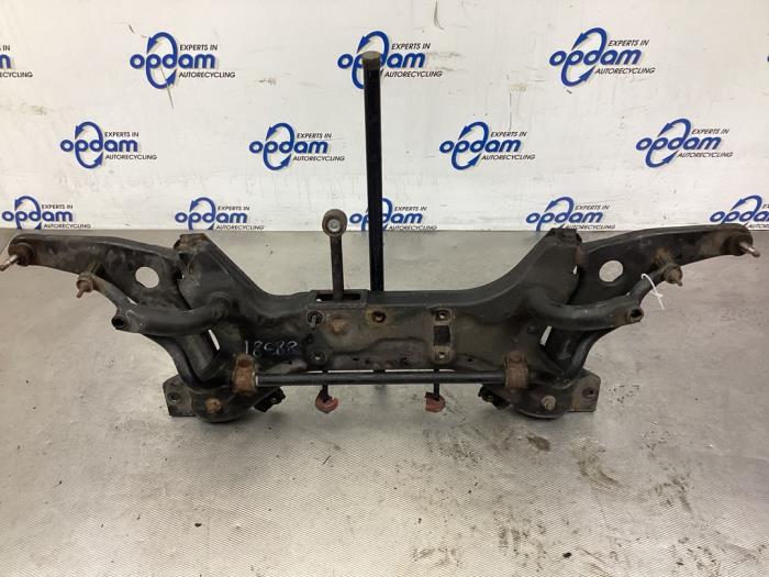 Gebruikte Subframe Mitsubishi Colt CZC 1.5 16V Prijs € 68,00 Margeregeling aangeboden door Gebr Opdam B.V.
