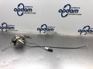 Gebruikte Deurslot Mechaniek 2Deurs rechts Toyota Yaris (P1) 1.3 16V VVT-i Prijs € 45,00 Margeregeling aangeboden door Gebr Opdam B.V.