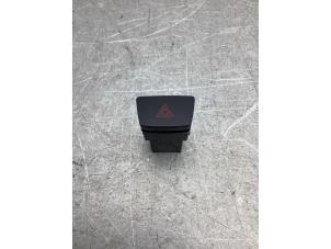 Gebruikte Alarmlicht Schakelaar Ford Puma 1.0 Ti-VCT EcoBoost mHEV 12V Prijs € 10,00 Margeregeling aangeboden door Gebr Opdam B.V.