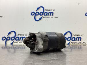 Gebruikte Startmotor Renault Clio III (BR/CR) 1.2 16V 75 Prijs € 36,00 Margeregeling aangeboden door Gebr Opdam B.V.