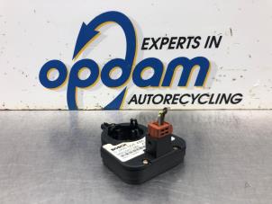 Gebruikte Gier sensor Citroen C4 Grand Picasso (UA) 2.0 16V Autom. Prijs € 50,00 Margeregeling aangeboden door Gebr Opdam B.V.