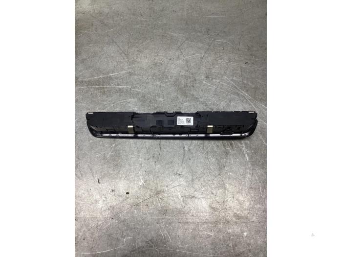 Radiobedienings paneel van een BMW X5 (G05) xDrive 45 e iPerformance 3.0 24V 2020