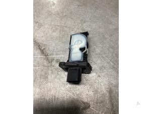 Gebruikte Luchthoeveelheidsmeter Renault Espace (RFCJ) 1.8 Energy Tce 225 Prijs € 75,00 Margeregeling aangeboden door Gebr Opdam B.V.