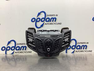 Gebruikte Radiobedienings paneel Ford Fiesta 6 (JA8) 1.0 SCI 12V 80 Prijs € 75,00 Margeregeling aangeboden door Gebr Opdam B.V.
