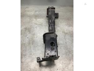 Gebruikte Subframe Renault Espace (RFCJ) 1.8 Energy Tce 225 Prijs € 75,00 Margeregeling aangeboden door Gebr Opdam B.V.