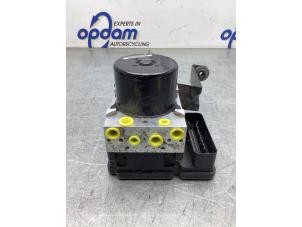 Gebruikte ABS Pomp Volvo V40 (MV) 2.0 D4 16V Prijs € 100,00 Margeregeling aangeboden door Gebr Opdam B.V.