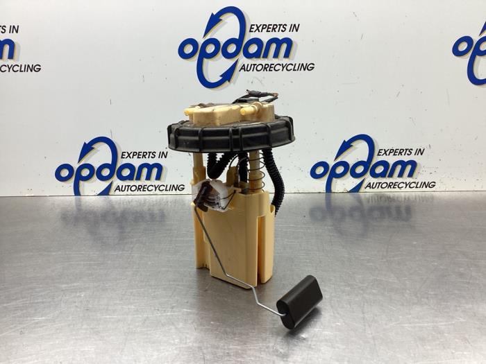 Gebruikte Tank element Pomp Renault Clio IV (5R) 1.5 Energy dCi 90 FAP Prijs € 90,00 Margeregeling aangeboden door Gebr Opdam B.V.