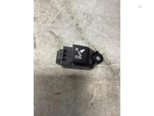 Gebruikte Schakelaar Landrover Discovery Sport (LC) 2.0 Si4 16V Prijs € 15,00 Margeregeling aangeboden door Gebr Opdam B.V.