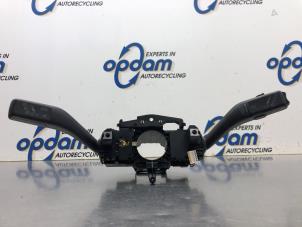 Gebruikte Combischakelaar Stuurkolom Volkswagen Caddy III (2KA,2KH,2CA,2CH) 1.6 TDI 16V Prijs € 68,00 Margeregeling aangeboden door Gebr Opdam B.V.