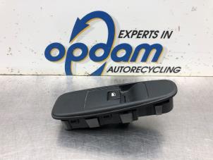 Gebruikte Elektrisch Raam Schakelaar Citroen C4 Grand Picasso (UA) 2.0 HDiF 16V 135 Prijs € 14,00 Margeregeling aangeboden door Gebr Opdam B.V.