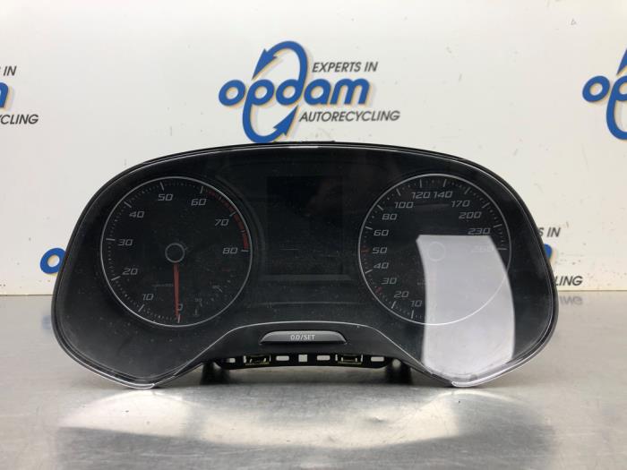 Kilometerteller KM van een Seat Leon ST (5FF) 1.4 TSI 16V 2017