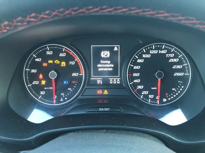 Kilometerteller KM van een Seat Leon ST (5FF) 1.4 TSI 16V 2017