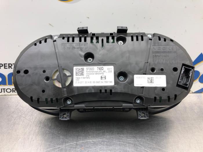 Kilometerteller KM van een Seat Leon ST (5FF) 1.4 TSI 16V 2017