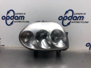 Gebruikte Koplamp rechts Renault Clio II (BB/CB) 1.2 Prijs € 54,00 Margeregeling aangeboden door Gebr Opdam B.V.