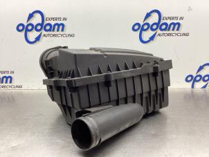 Gebruikte Luchtfilterhuis Volkswagen Touran (1T1/T2) 2.0 TDI 16V 140 Prijs € 36,00 Margeregeling aangeboden door Gebr Opdam B.V.