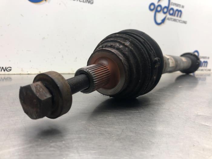 Aandrijfas rechts-voor van een Volkswagen Passat (3C2) 2.0 FSI 16V 2007