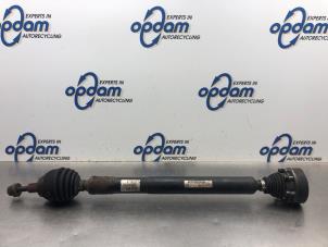 Gebruikte Aandrijfas rechts-voor Volkswagen Passat (3C2) 2.0 FSI 16V Prijs € 90,00 Margeregeling aangeboden door Gebr Opdam B.V.