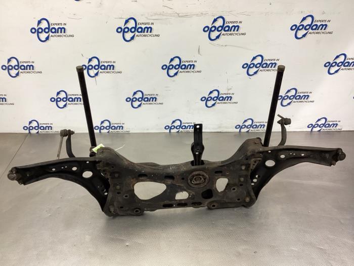 Subframe van een Seat Leon (5FB) 1.4 TSI 16V 2013