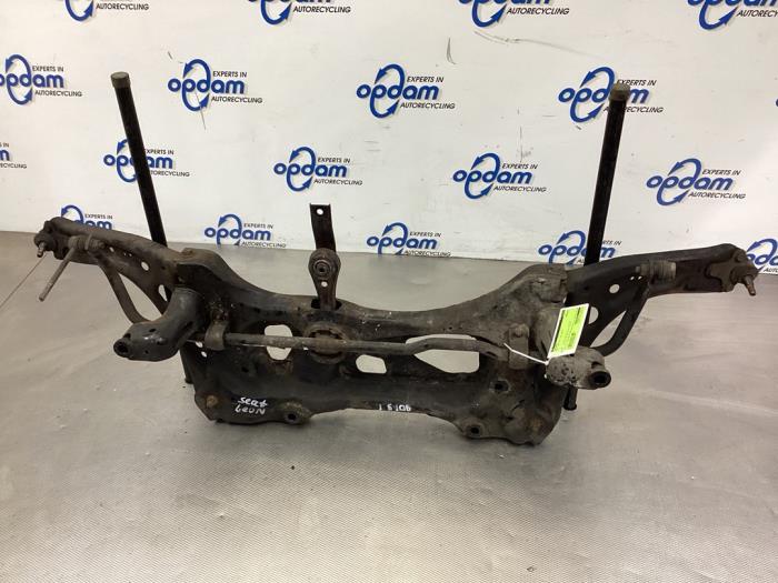 Subframe van een Seat Leon (5FB) 1.4 TSI 16V 2013