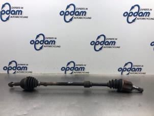 Gebruikte Steekas rechts-voor Nissan Micra (K12) 1.2 16V Prijs € 36,00 Margeregeling aangeboden door Gebr Opdam B.V.