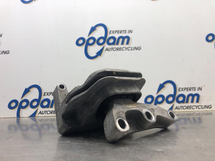 Gebruikte Motorrubber Volkswagen Polo V (6R) 1.4 TDI 12V 90 Prijs € 36,00 Margeregeling aangeboden door Gebr Opdam B.V.