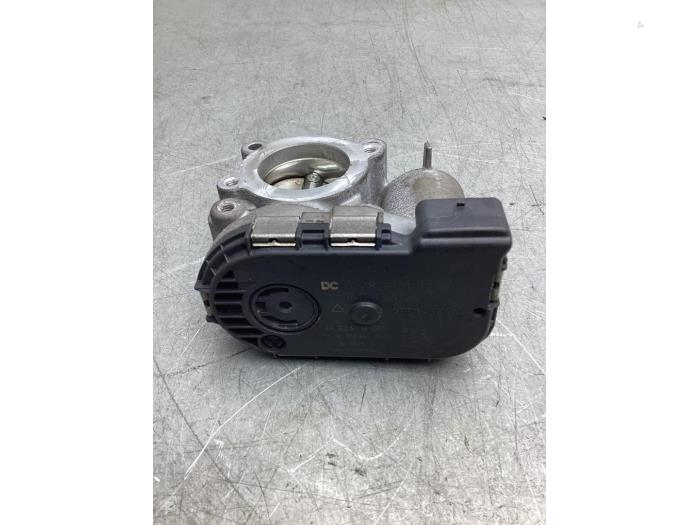Gebruikte Gasklephuis Mercedes A (177.0) 1.3 A-180 Turbo 16V Prijs € 75,00 Margeregeling aangeboden door Gebr Opdam B.V.