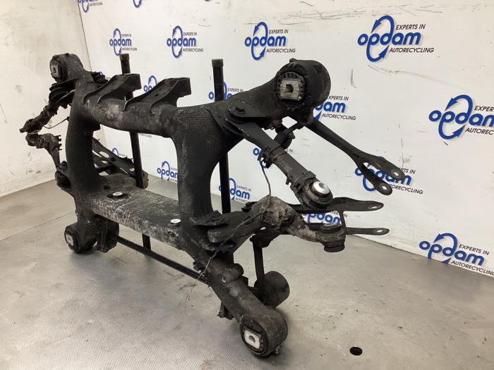 Subframe van een BMW 7 serie (G11/12) 750 Li XDrive V8 32V 2017