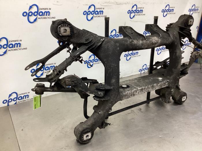 Subframe van een BMW 7 serie (G11/12) 750 Li XDrive V8 32V 2017