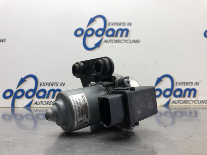 Gebruikte Vacuumpomp Rembekrachtiging Volkswagen Polo V (6R) 1.0 TSI 12V BlueMotion Prijs € 81,00 Margeregeling aangeboden door Gebr Opdam B.V.