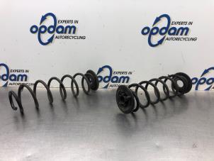 Gebruikte Schroefveer achter Seat Leon (5FB) 1.4 TSI 16V Prijs € 36,00 Margeregeling aangeboden door Gebr Opdam B.V.