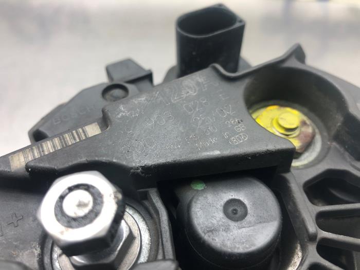 Dynamo van een Audi A3 (8L1) 1.6 2003