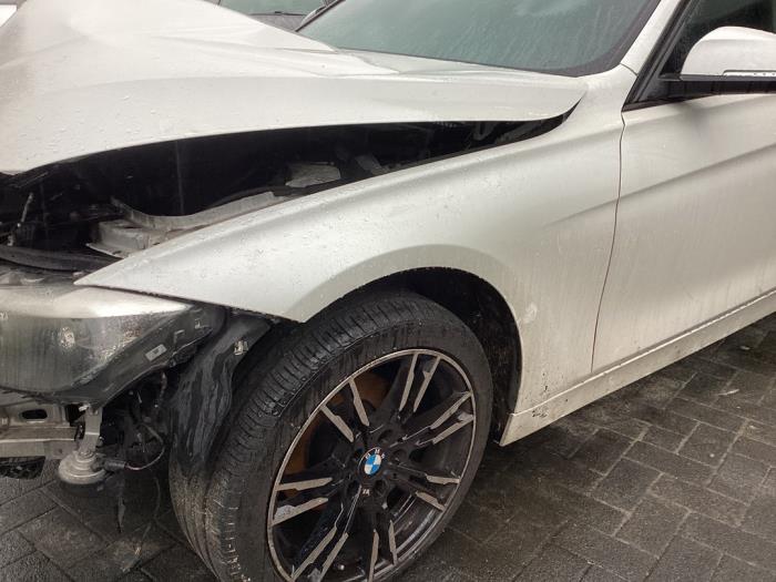 Scherm links-voor van een BMW 3 serie Touring (F31) 318d 2.0 16V 2014