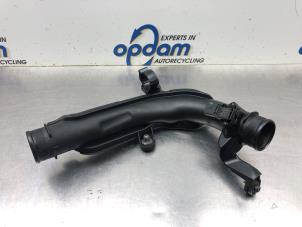 Gebruikte Intercooler Buis Volkswagen Caddy III (2KA,2KH,2CA,2CH) 1.6 TDI 16V Prijs € 45,00 Margeregeling aangeboden door Gebr Opdam B.V.