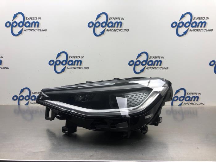 Koplamp links van een Volkswagen ID.4 (E21) GTX 4Motion 77 kWh 2023