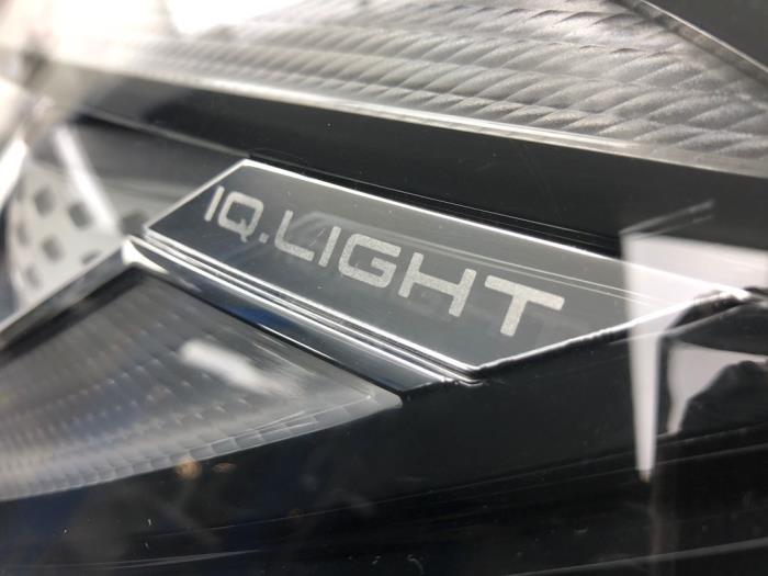 Koplamp links van een Volkswagen ID.4 (E21) GTX 4Motion 77 kWh 2023