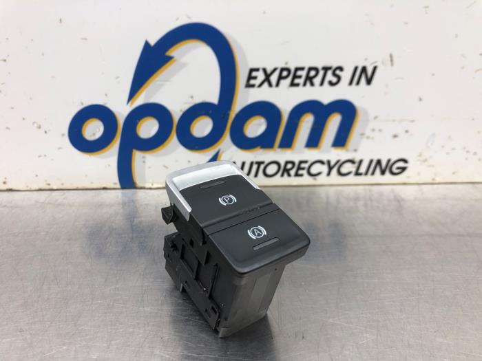 Gebruikte Schakelaar handrem Seat Leon ST (5FF) 1.4 TSI 16V Prijs € 36,00 Margeregeling aangeboden door Gebr Opdam B.V.
