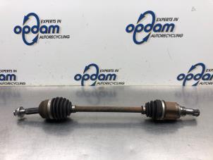 Gebruikte Aandrijfas links-voor Mitsubishi Space Star (A0) 1.2 12V Prijs € 90,00 Margeregeling aangeboden door Gebr Opdam B.V.