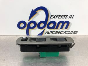 Gebruikte Raam schakelaar elektrisch Suzuki Alto (RF410) 1.1 16V Prijs € 45,00 Margeregeling aangeboden door Gebr Opdam B.V.