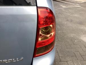 Gebruikte Achterlicht rechts Toyota Corolla Wagon (E12) 1.6 16V VVT-i Prijs € 60,00 Margeregeling aangeboden door Gebr Opdam B.V.