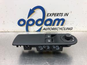 Gebruikte Raam schakelaar elektrisch Renault Clio IV Estate/Grandtour (7R) 1.5 Energy dCi 90 FAP Prijs € 45,00 Margeregeling aangeboden door Gebr Opdam B.V.