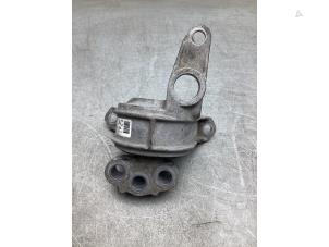 Gebruikte Motorsteun Opel Meriva 1.4 16V Ecotec Prijs € 25,00 Margeregeling aangeboden door Gebr Opdam B.V.