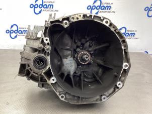 Gebruikte Versnellingsbak Renault Megane II CC (EM) 2.0 16V Prijs € 292,00 Margeregeling aangeboden door Gebr Opdam B.V.