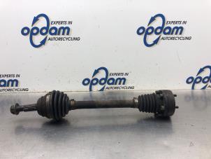 Gebruikte Homokineetas links-voor Volkswagen Polo III (6N2) 1.4 Prijs € 45,00 Margeregeling aangeboden door Gebr Opdam B.V.