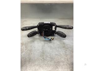 Gebruikte Licht + Raw Schakelaar Peugeot 207/207+ (WA/WC/WM) 1.4 16V VTi Prijs € 75,00 Margeregeling aangeboden door Gebr Opdam B.V.