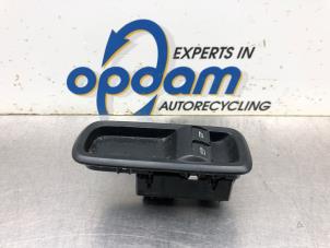 Gebruikte Ruit schakelaar elektrisch Ford Fiesta 6 (JA8) 1.25 16V Prijs € 32,00 Margeregeling aangeboden door Gebr Opdam B.V.