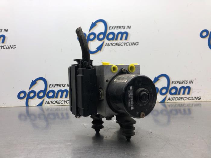 Gebruikte ABS Pomp Volkswagen Golf V (1K1) 1.6 FSI 16V Prijs € 100,00 Margeregeling aangeboden door Gebr Opdam B.V.