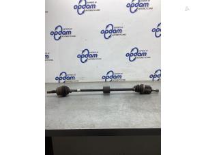 Gebruikte Steekas rechts-voor Opel Corsa D 1.2 16V Prijs € 30,00 Margeregeling aangeboden door Gebr Opdam B.V.