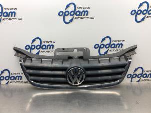 Gebruikte Grille Volkswagen Touran (1T1/T2) 1.6 FSI 16V Prijs € 35,00 Margeregeling aangeboden door Gebr Opdam B.V.